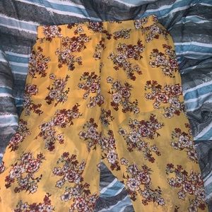 Yellow flower flowey pants 💛